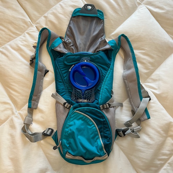 Camelbak small hydration backpack (camelbak included) main image 4